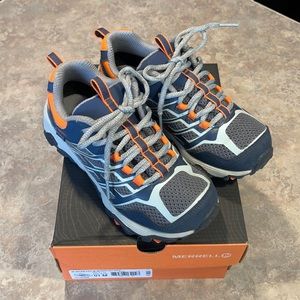 Merrill Moab FST Boys Sz 1 Great condition!